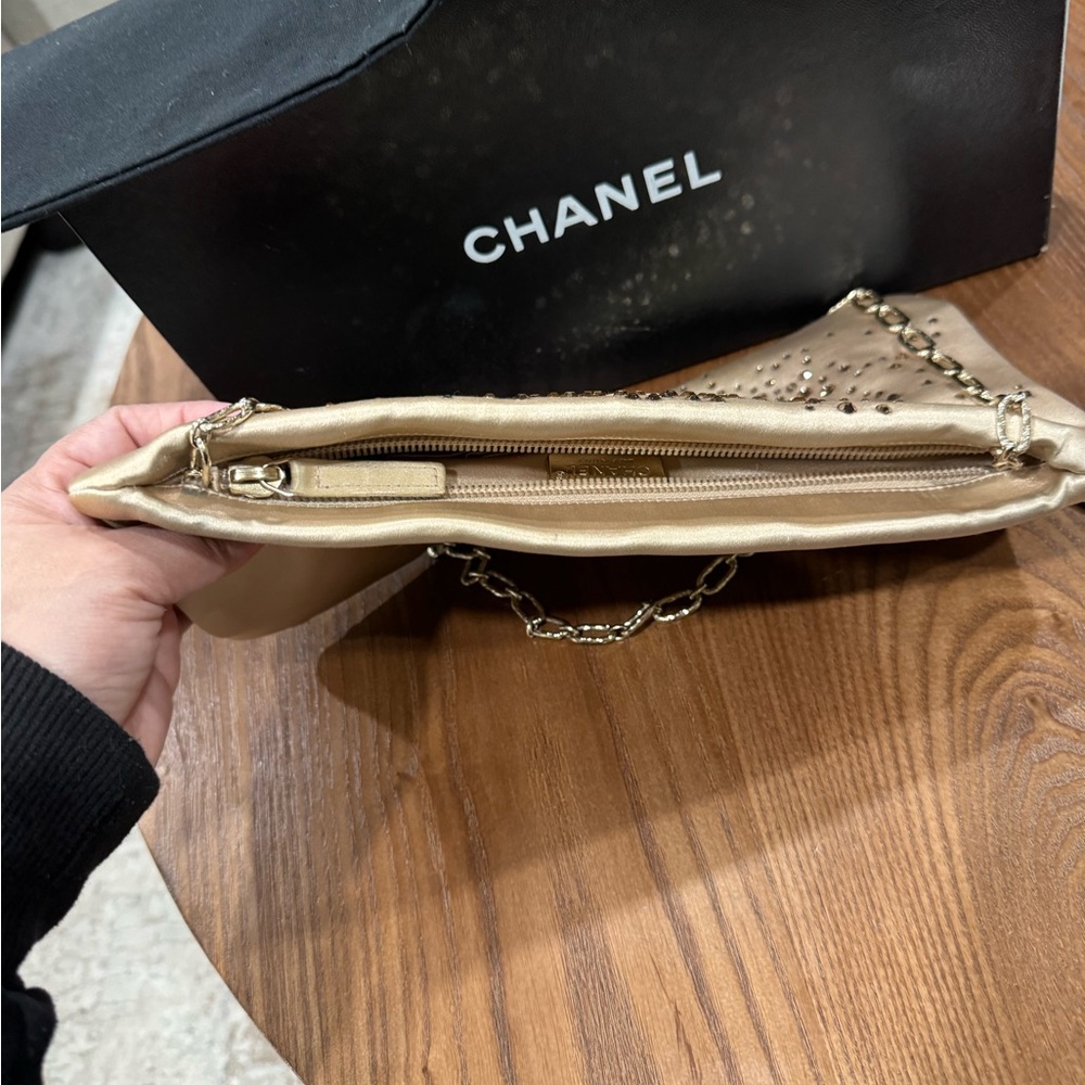 CHANEL Beige Floral Embellished Clutch - Picture 7 of 12